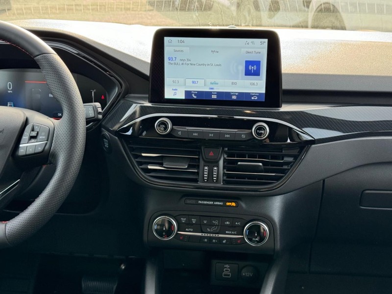 Ford Escape Vehicle Full-screen Gallery Image 16