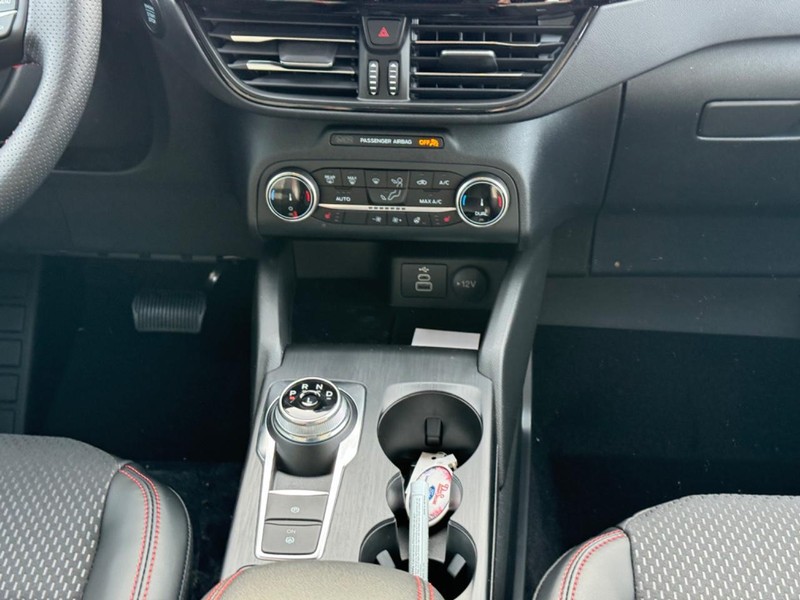 Ford Escape Vehicle Full-screen Gallery Image 17