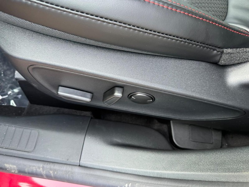 Ford Escape Vehicle Full-screen Gallery Image 18