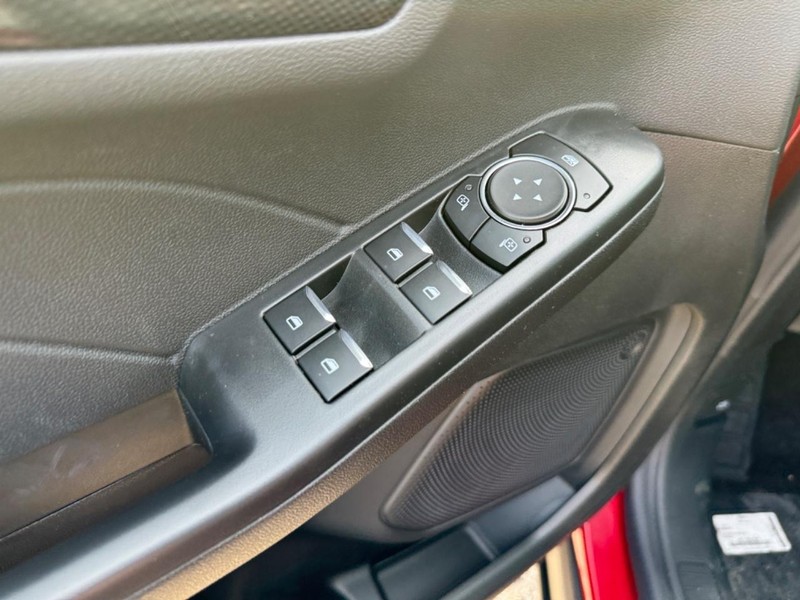 Ford Escape Vehicle Full-screen Gallery Image 19