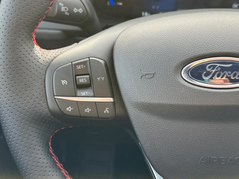 Ford Escape Vehicle Full-screen Gallery Image 21