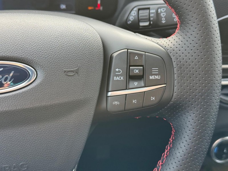 Ford Escape Vehicle Full-screen Gallery Image 22