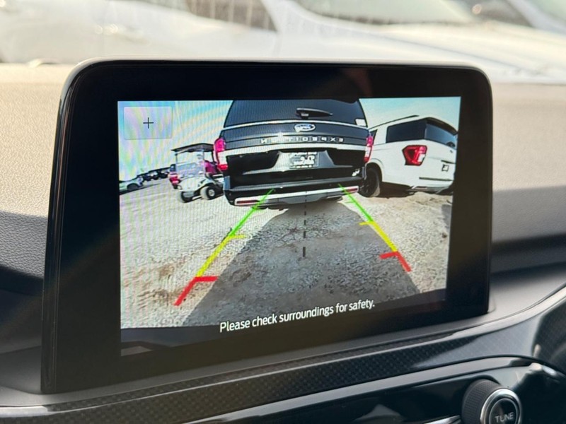Ford Escape Vehicle Full-screen Gallery Image 24