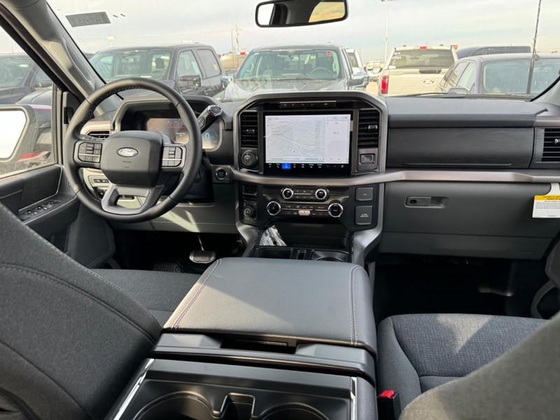 Ford F-150 Vehicle Full-screen Gallery Image 14