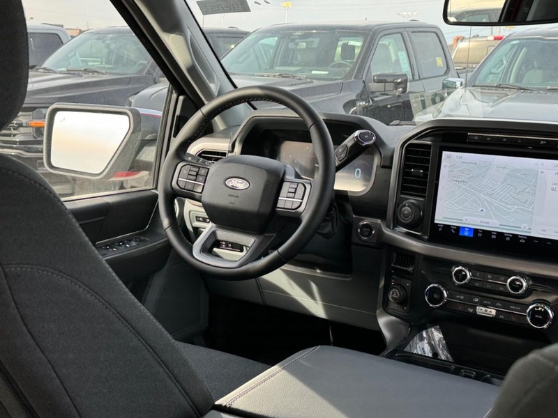 Ford F-150 Vehicle Full-screen Gallery Image 15