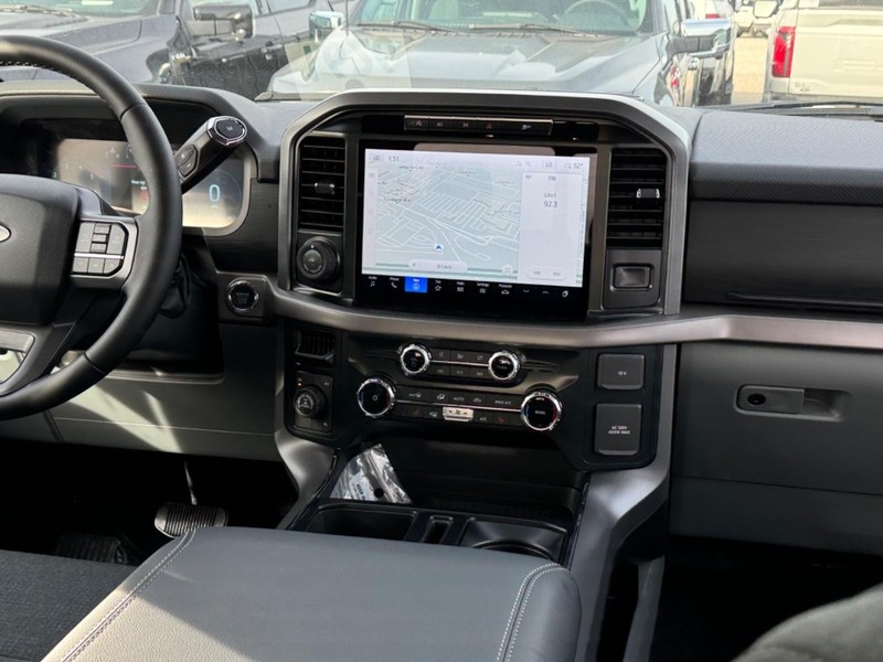 Ford F-150 Vehicle Full-screen Gallery Image 16