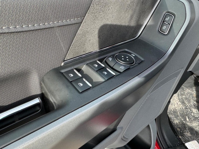 Ford F-150 Vehicle Full-screen Gallery Image 18