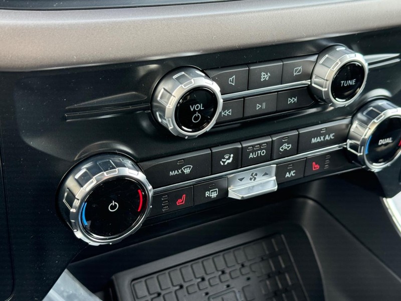 Ford F-150 Vehicle Full-screen Gallery Image 23
