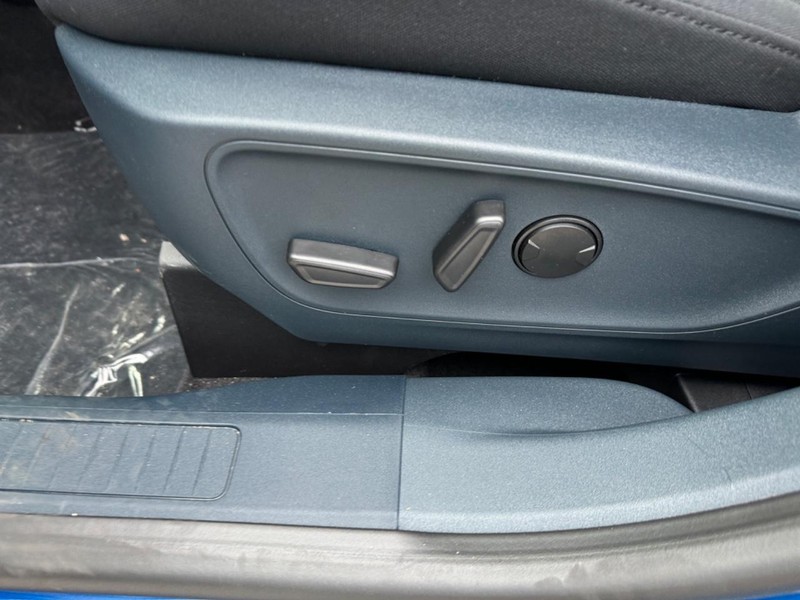 Ford Maverick Vehicle Full-screen Gallery Image 17