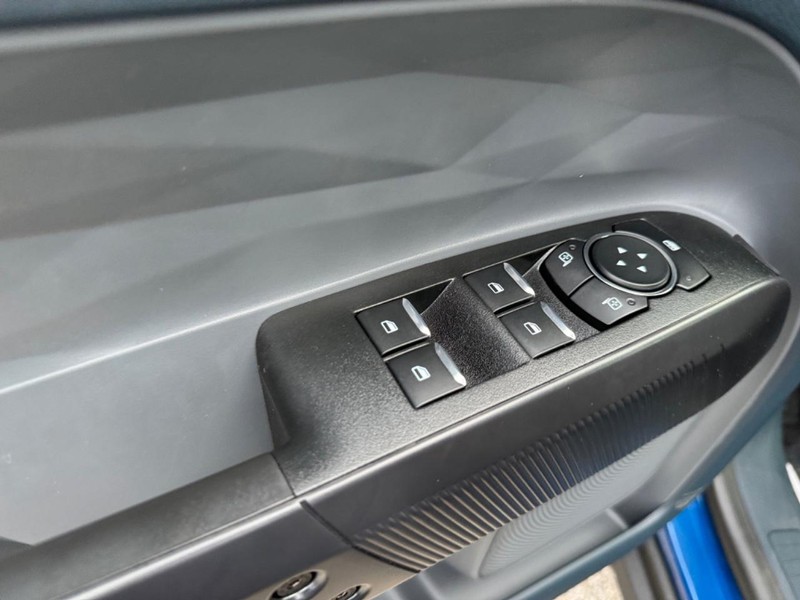 Ford Maverick Vehicle Full-screen Gallery Image 18