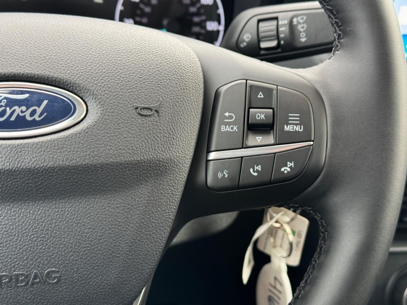 Ford Maverick Vehicle Full-screen Gallery Image 23