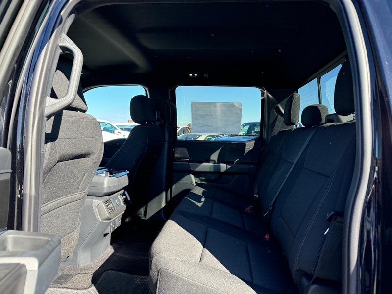 Ford F-150 Vehicle Full-screen Gallery Image 12