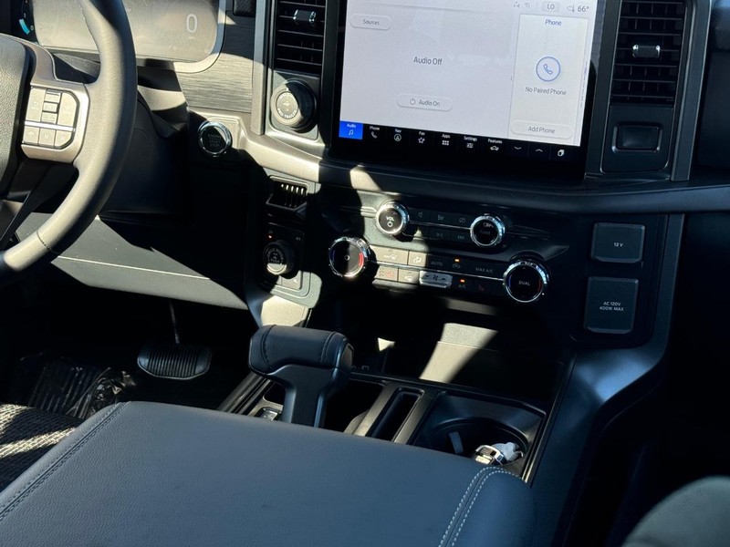 Ford F-150 Vehicle Full-screen Gallery Image 17