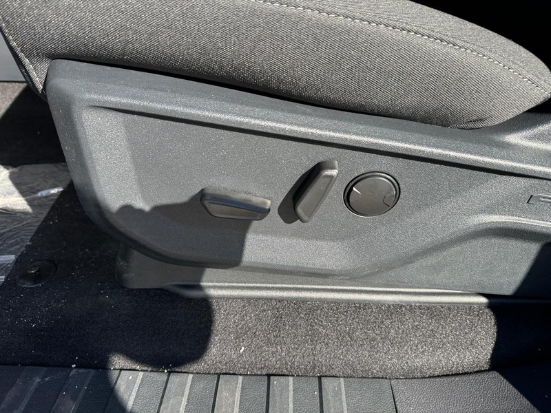 Ford F-150 Vehicle Full-screen Gallery Image 18