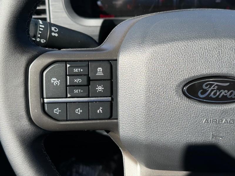 Ford F-150 Vehicle Full-screen Gallery Image 21