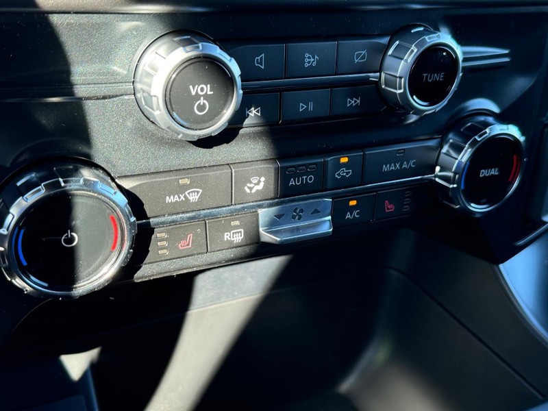 Ford F-150 Vehicle Full-screen Gallery Image 23
