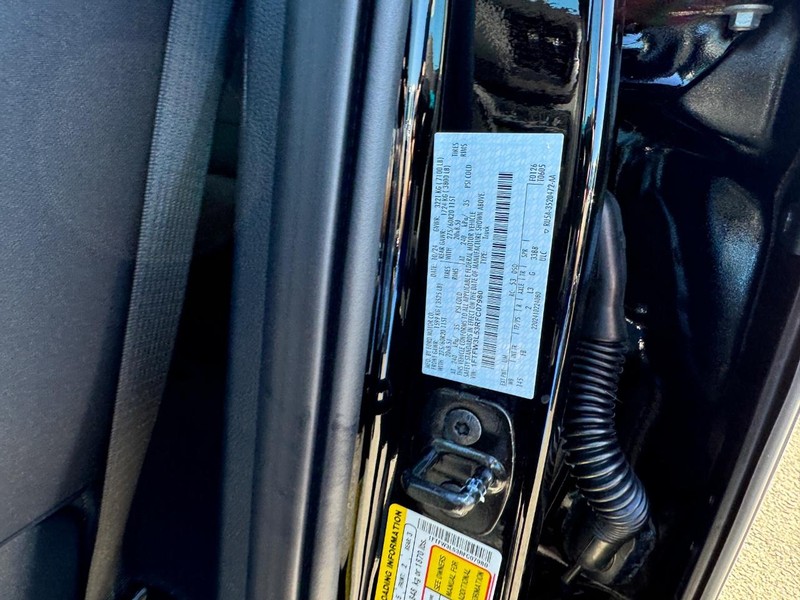 Ford F-150 Vehicle Full-screen Gallery Image 26