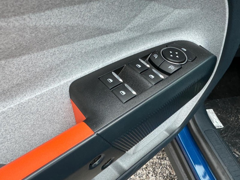Ford Maverick Vehicle Full-screen Gallery Image 19