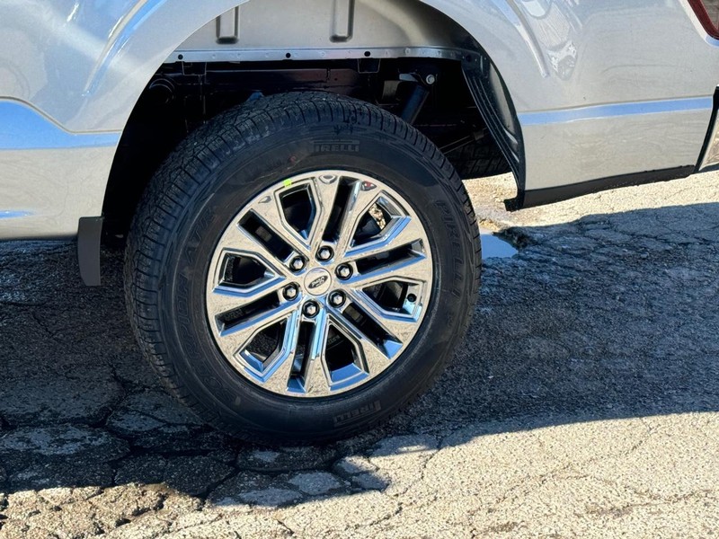 Ford F-150 Vehicle Full-screen Gallery Image 11
