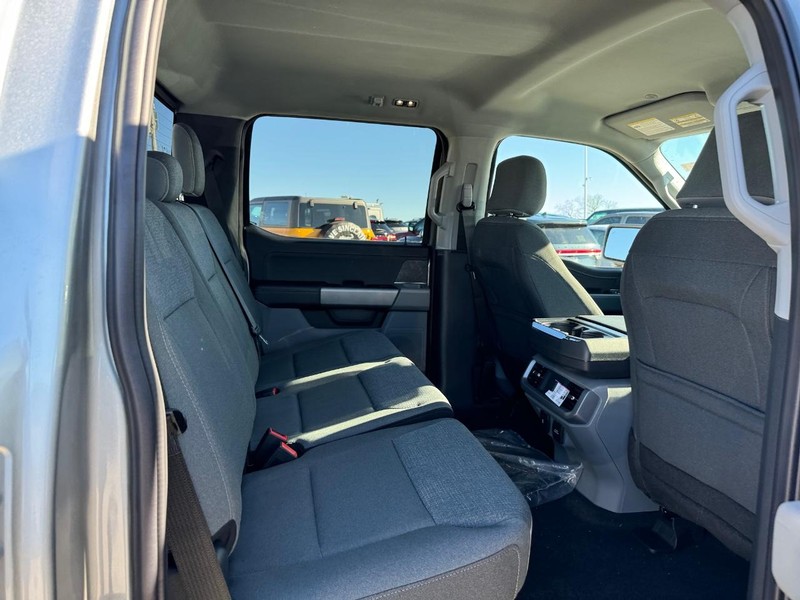 Ford F-150 Vehicle Full-screen Gallery Image 13