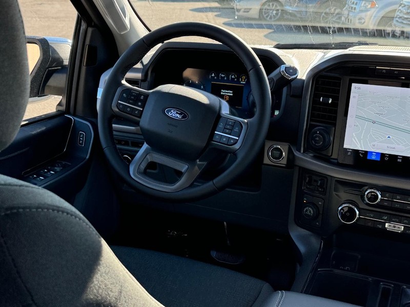 Ford F-150 Vehicle Full-screen Gallery Image 15
