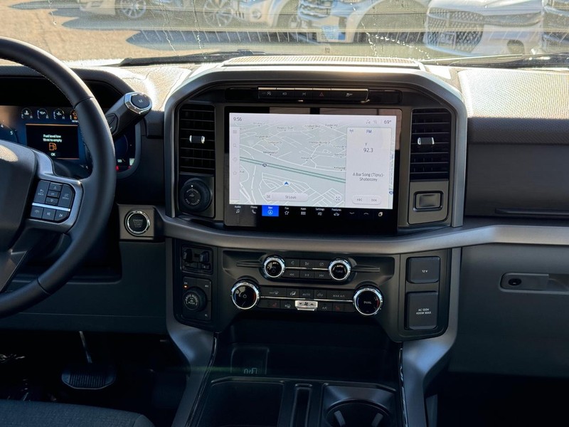 Ford F-150 Vehicle Full-screen Gallery Image 16