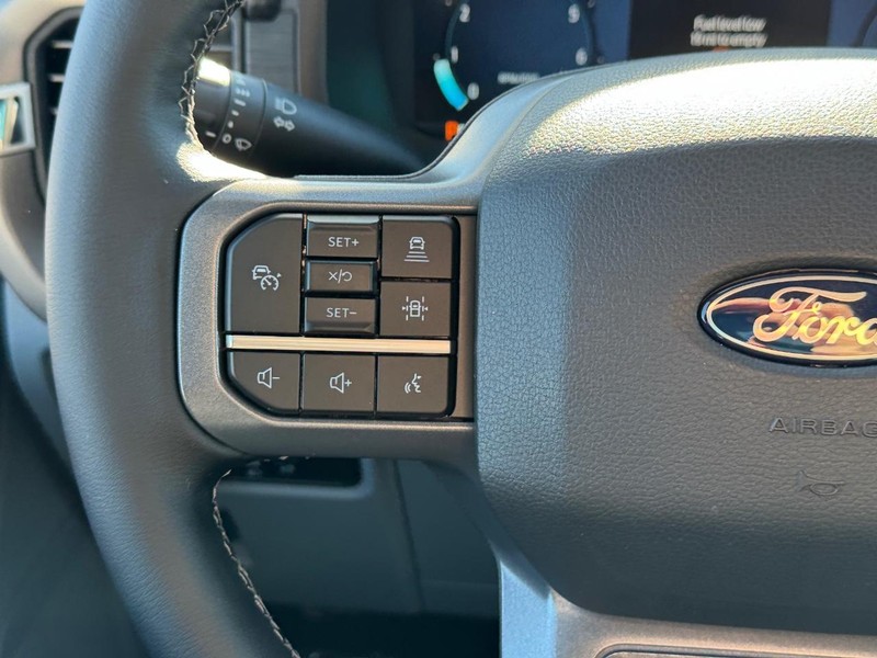 Ford F-150 Vehicle Full-screen Gallery Image 21