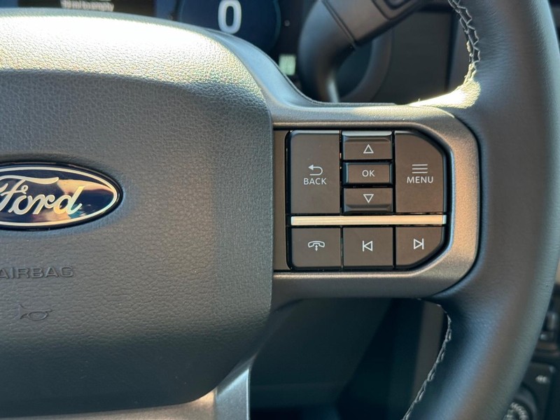 Ford F-150 Vehicle Full-screen Gallery Image 22
