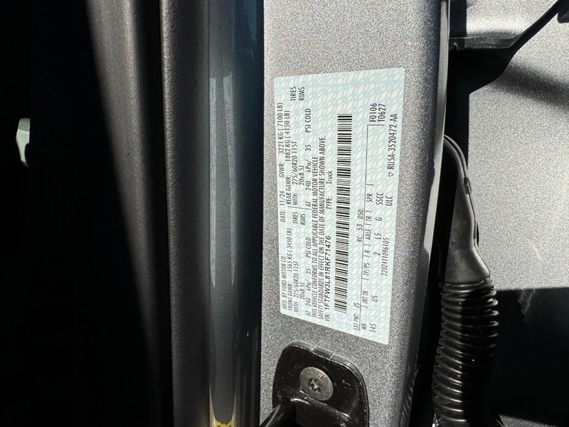 Ford F-150 Vehicle Full-screen Gallery Image 26