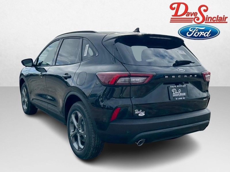 Ford Escape Vehicle Full-screen Gallery Image 09