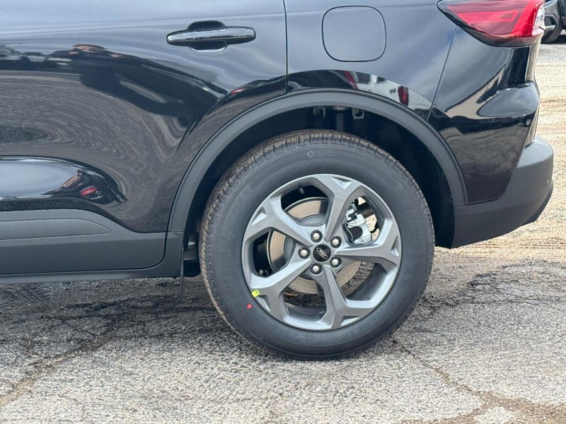 Ford Escape Vehicle Full-screen Gallery Image 11
