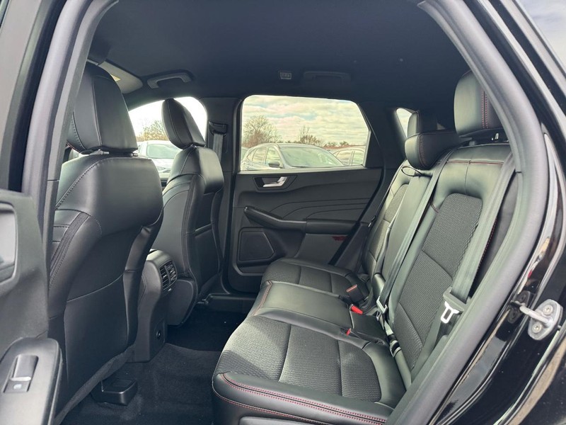 Ford Escape Vehicle Full-screen Gallery Image 12