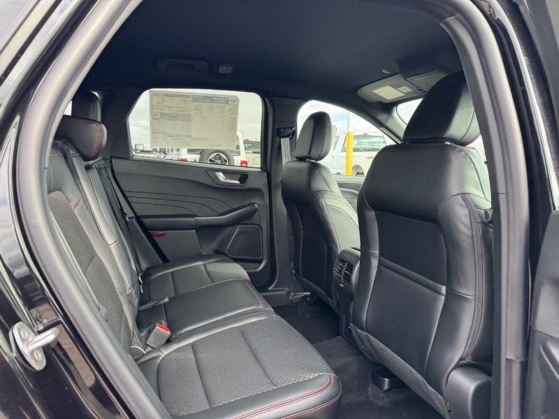 Ford Escape Vehicle Full-screen Gallery Image 13