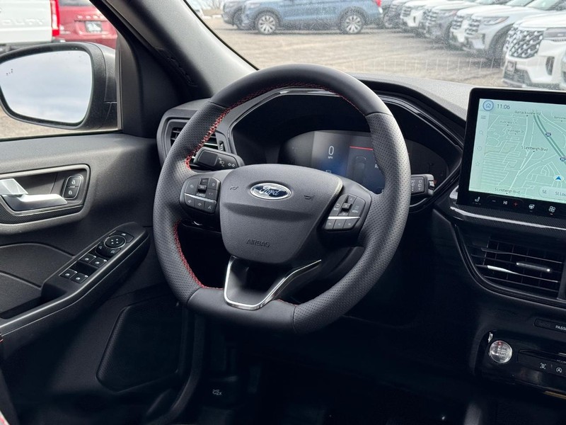 Ford Escape Vehicle Full-screen Gallery Image 15