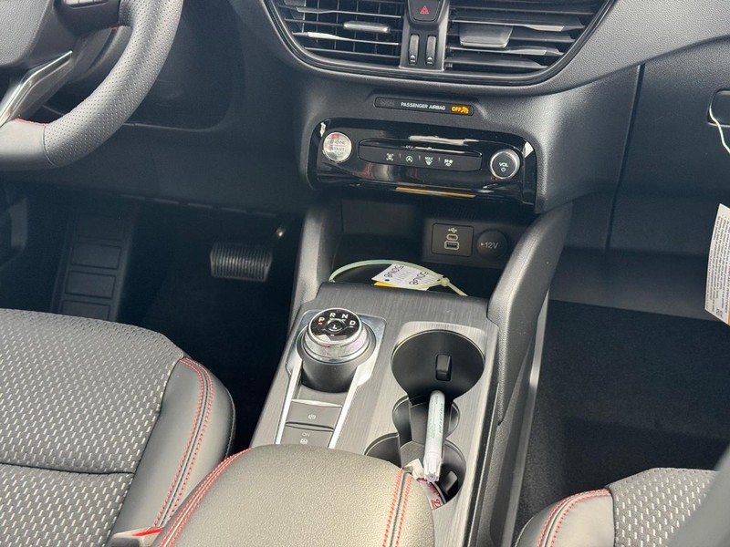 Ford Escape Vehicle Full-screen Gallery Image 17
