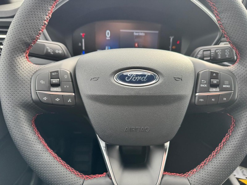 Ford Escape Vehicle Full-screen Gallery Image 20