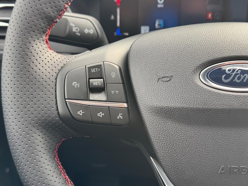 Ford Escape Vehicle Full-screen Gallery Image 21