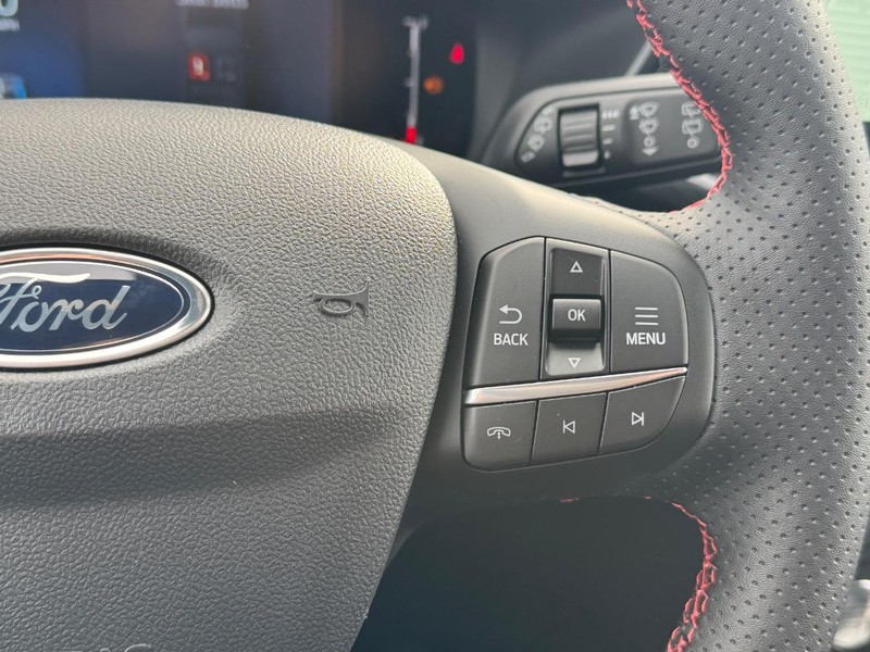 Ford Escape Vehicle Full-screen Gallery Image 22