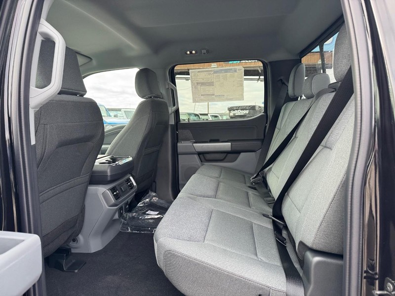 Ford F-150 Vehicle Full-screen Gallery Image 12