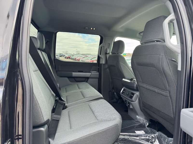 Ford F-150 Vehicle Full-screen Gallery Image 13