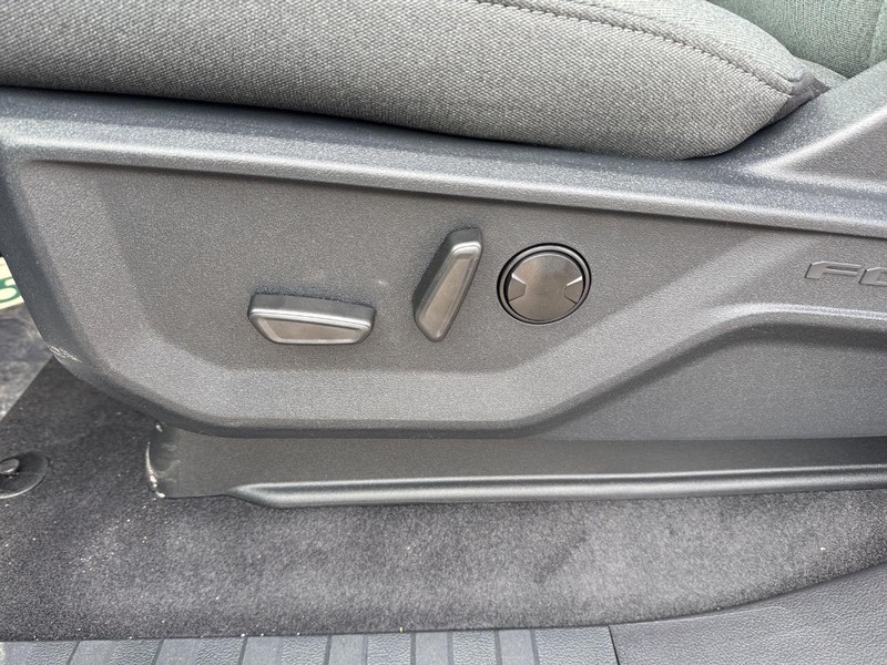 Ford F-150 Vehicle Full-screen Gallery Image 18