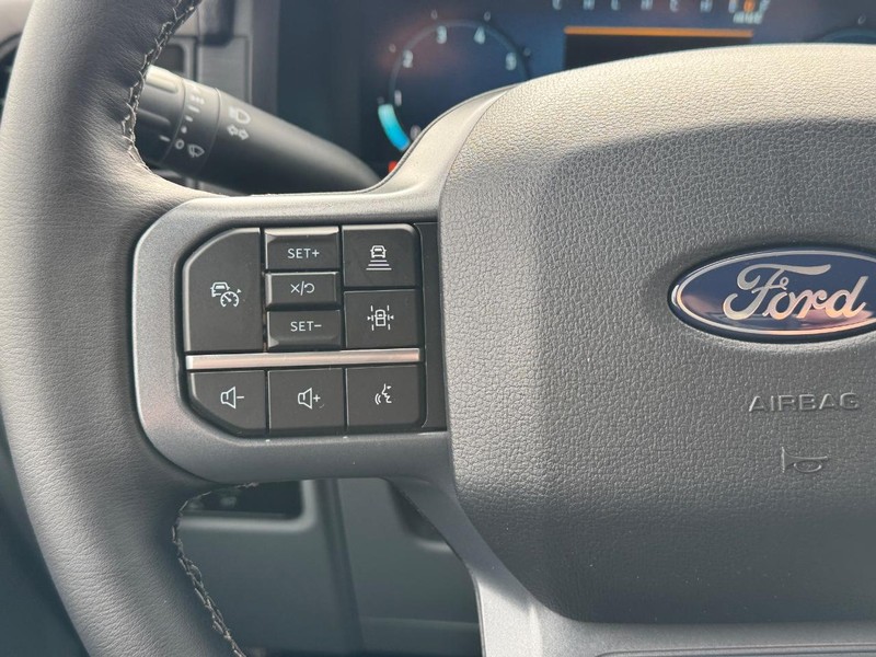 Ford F-150 Vehicle Full-screen Gallery Image 21