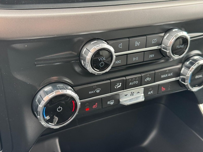 Ford F-150 Vehicle Full-screen Gallery Image 24