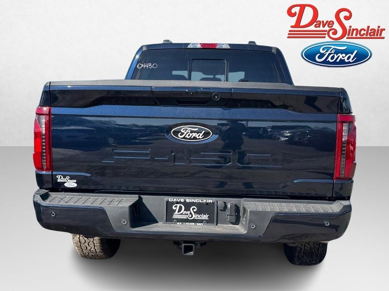 Ford F-150 Vehicle Full-screen Gallery Image 08
