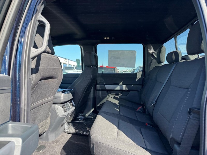 Ford F-150 Vehicle Full-screen Gallery Image 12