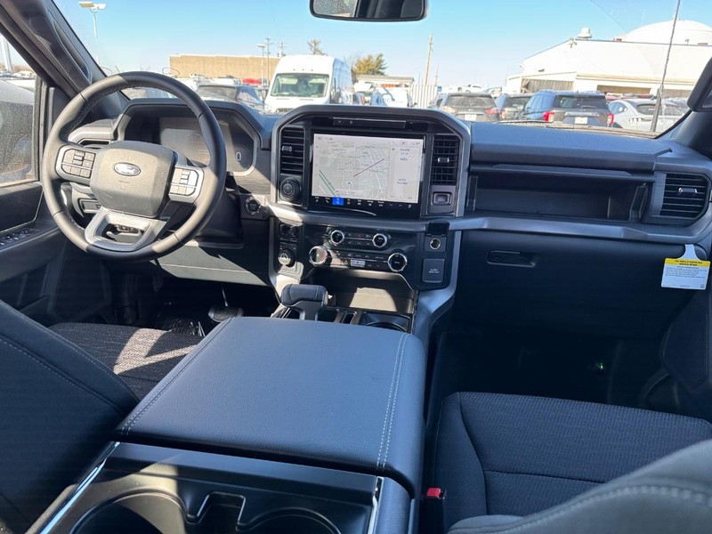 Ford F-150 Vehicle Full-screen Gallery Image 14