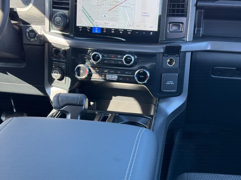 Ford F-150 Vehicle Full-screen Gallery Image 17