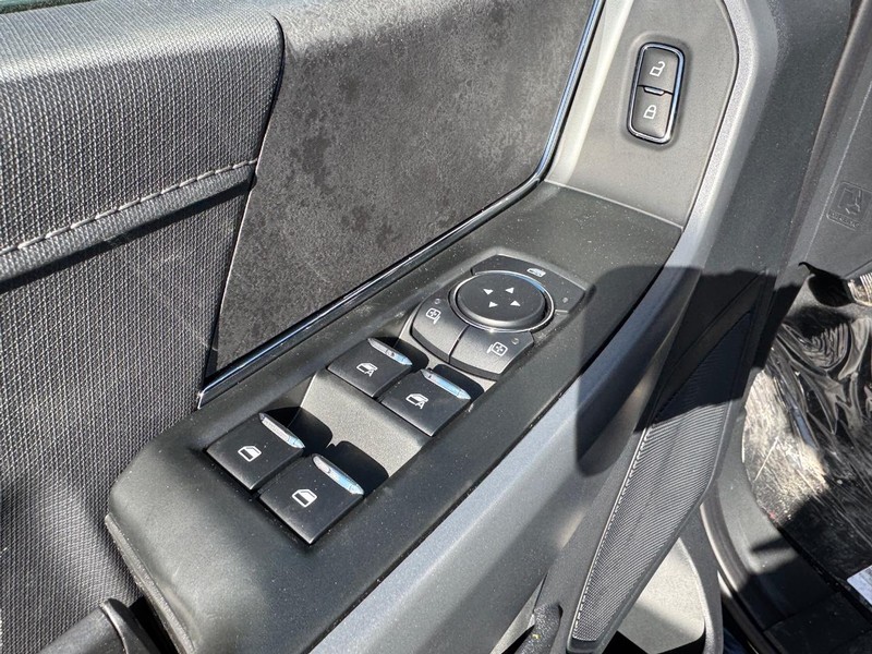 Ford F-150 Vehicle Full-screen Gallery Image 19