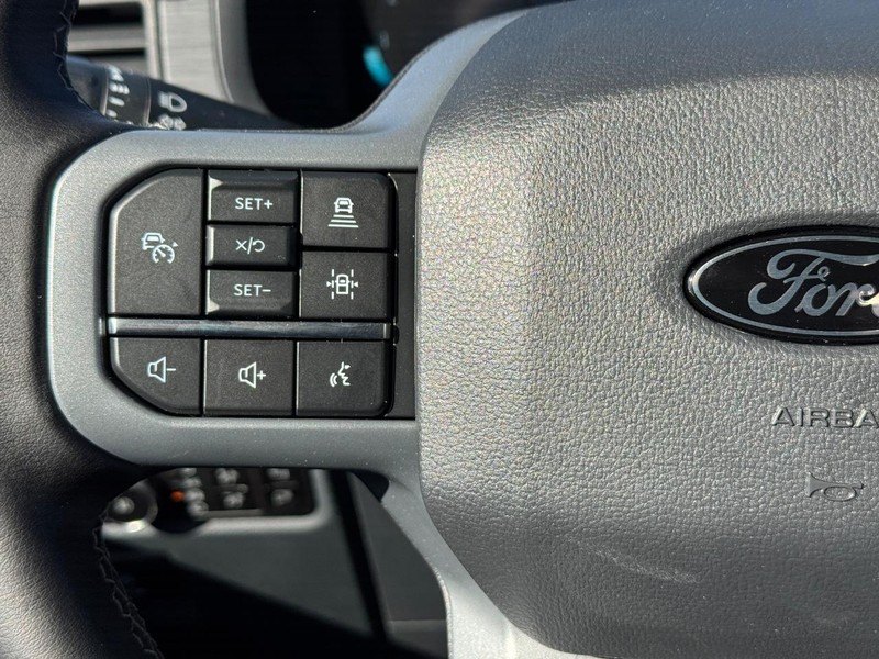 Ford F-150 Vehicle Full-screen Gallery Image 21