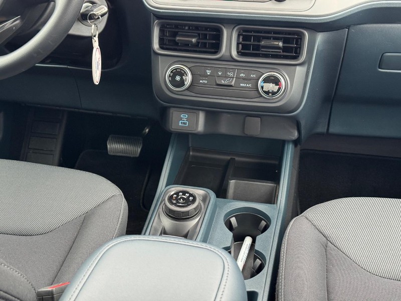 Ford Maverick Vehicle Full-screen Gallery Image 17
